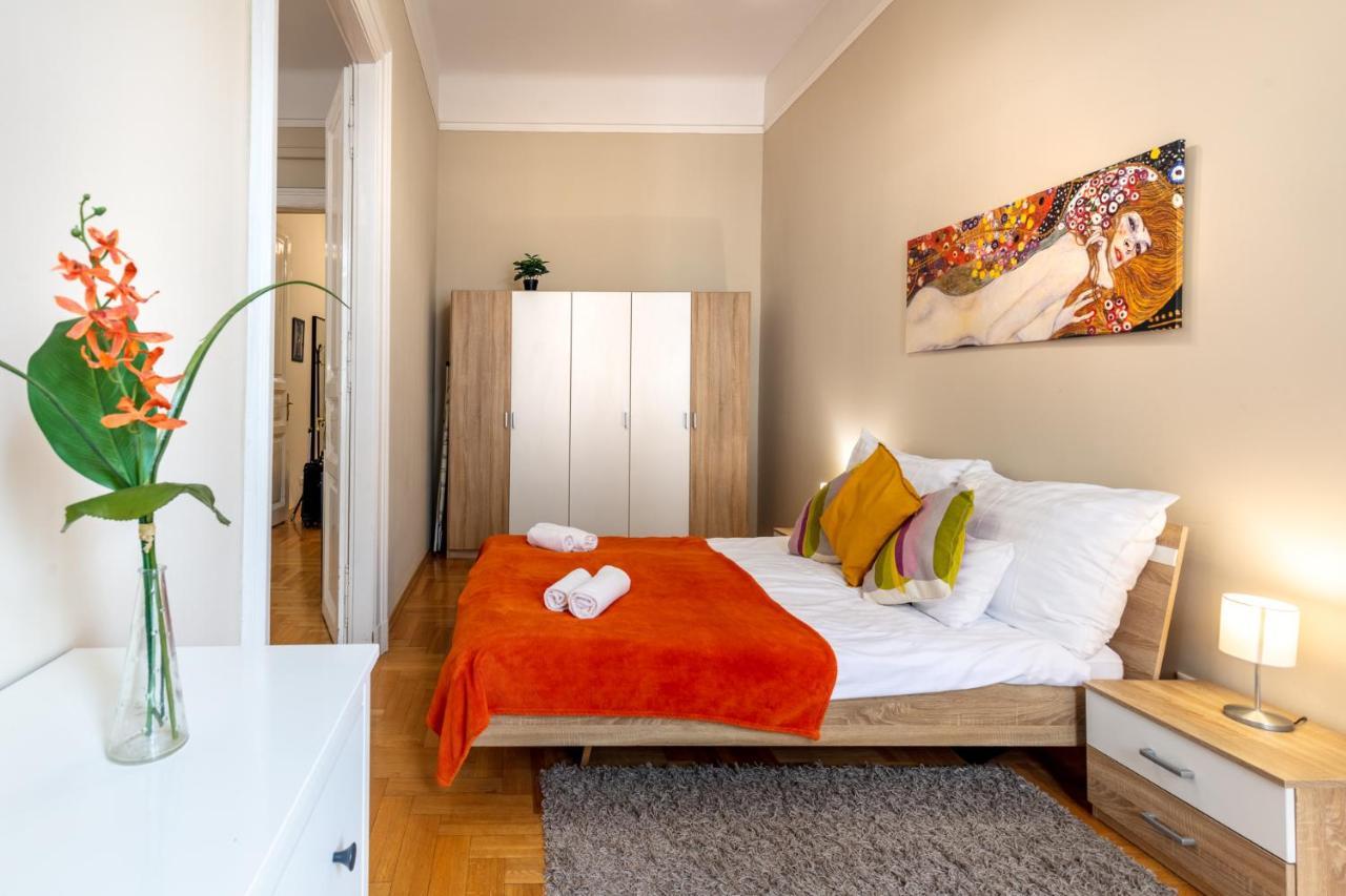 Orangehomes Kalvin Sq 2 Bedroom Apartment Будапеща Екстериор снимка